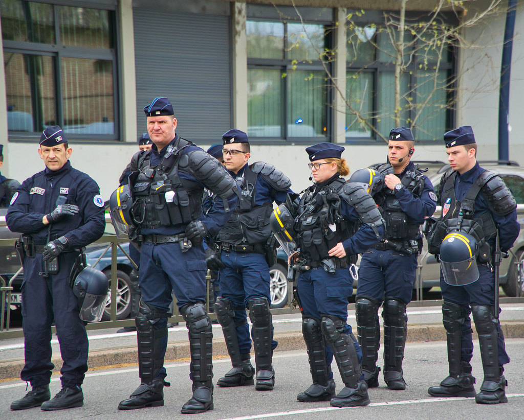 paris-un-homme-arme-recherche-dans-le-16e-arrondissement